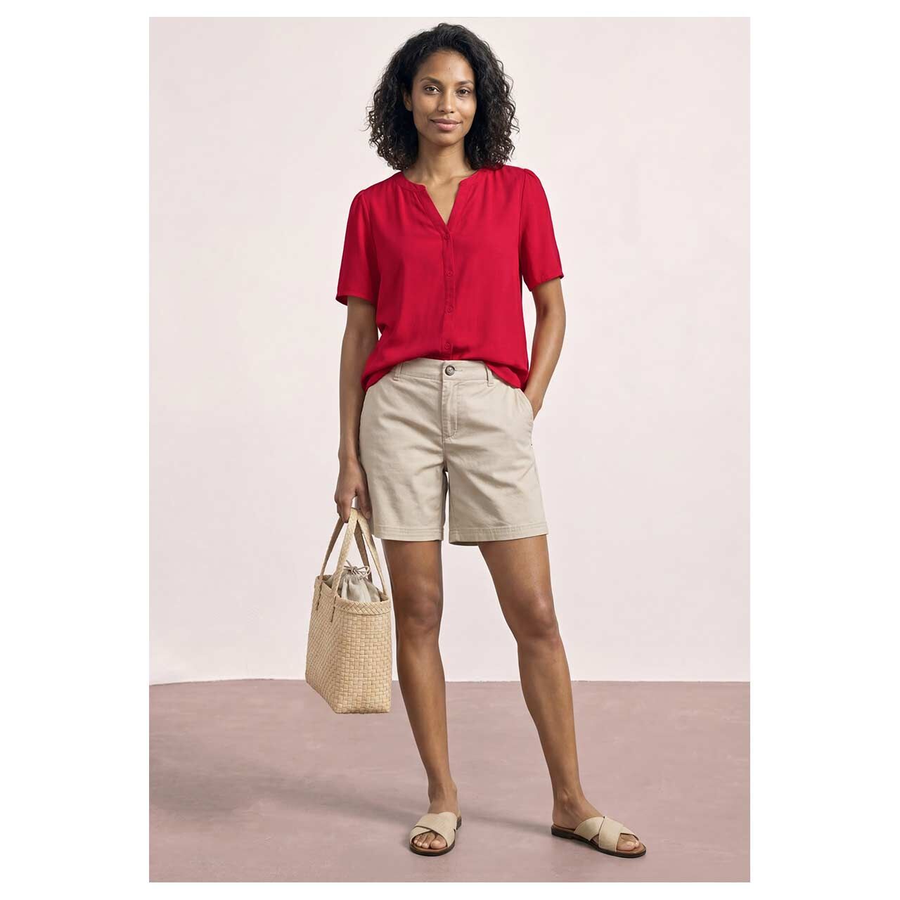Damen Kurzarm Bluse Splitneck von Street One in Rot, Ganzkörperansicht am Model