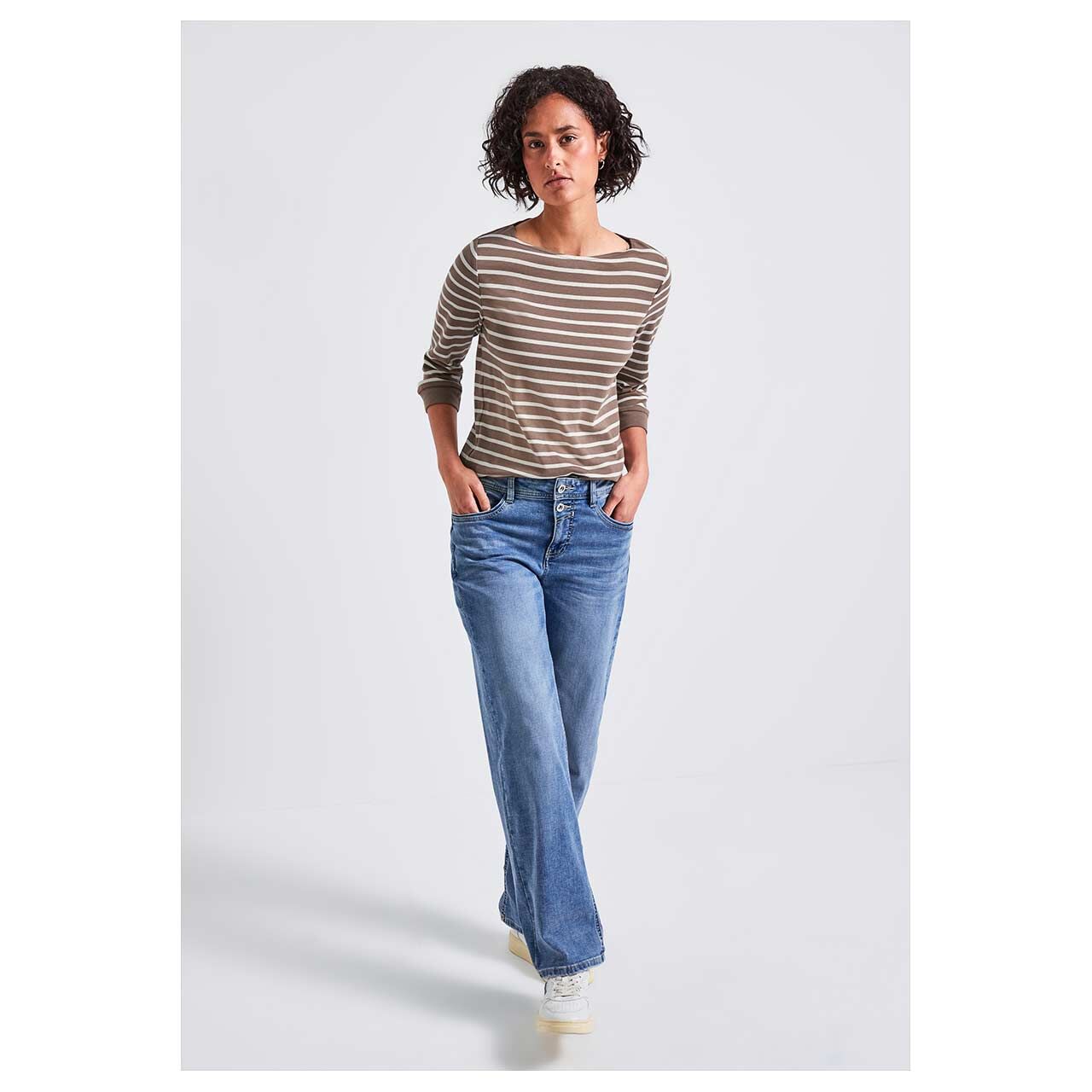 Damen 3/4 Arm Shirt Basic U-Boat von Street One in Braun gestreift, Ganzkörperansicht am Model