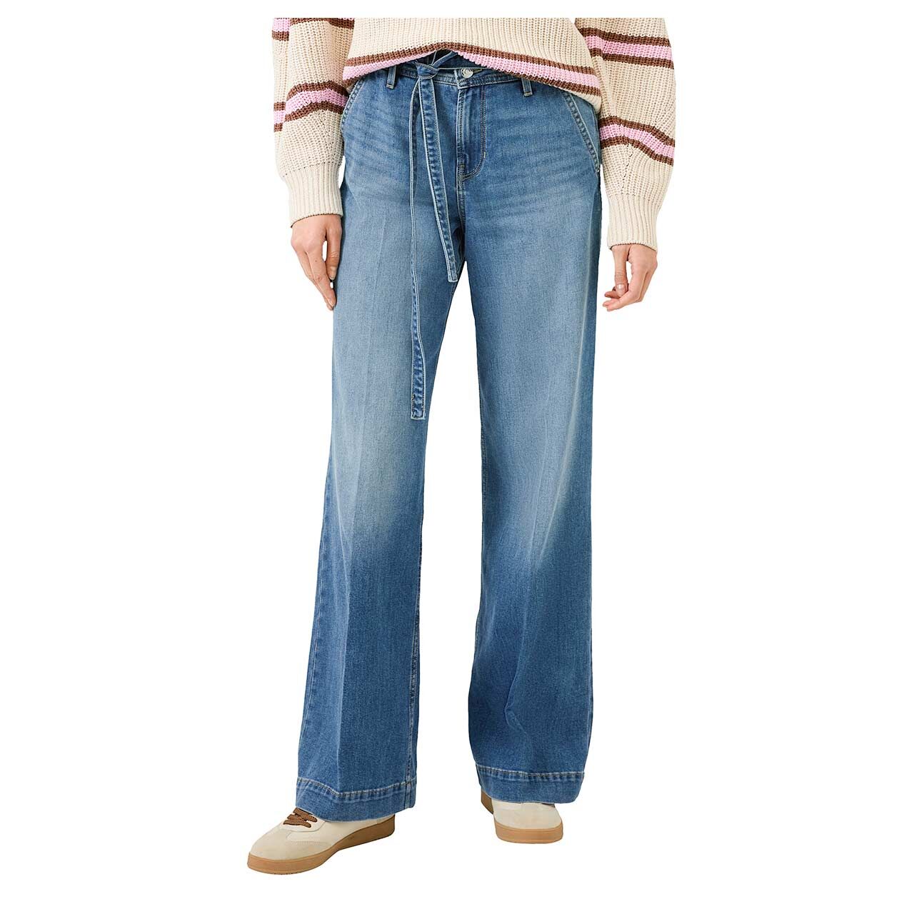 Stretch Damenjeans Suri von s.Oliver in Blau angewaschen, Vorderansicht am Model