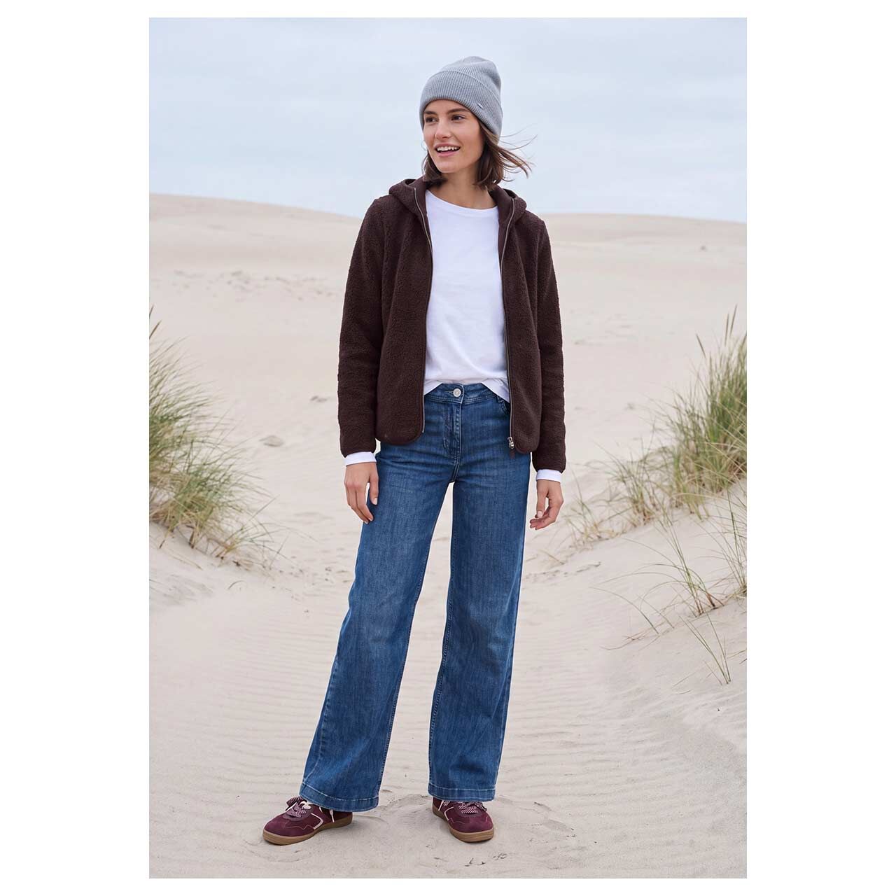 Damen Teddyjacke Solid Jacket von Cecil in Lila, Ganzkörperansicht am Model