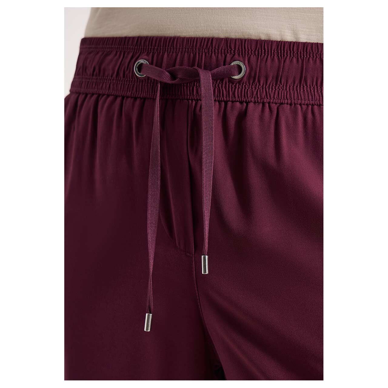 Damen 7/8 Hose Neele Viscose Solid von Cecil in Weinrot, detaillierte Vorderansicht am Model