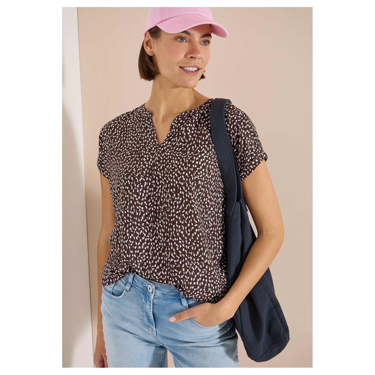 Damen Kurzarm Bluse Minimal Print von Cecil in Braun mit Print, detaillierte Ansicht am Oberkörper