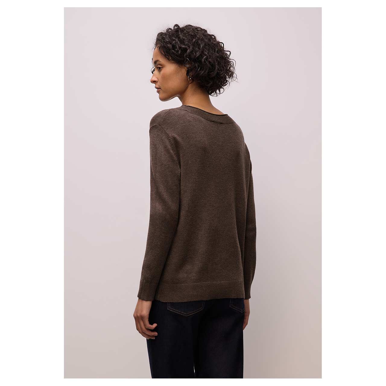Damen Pullover Rolled Edge Collar von Street One in Dunkelbraun, Rückansicht am Model