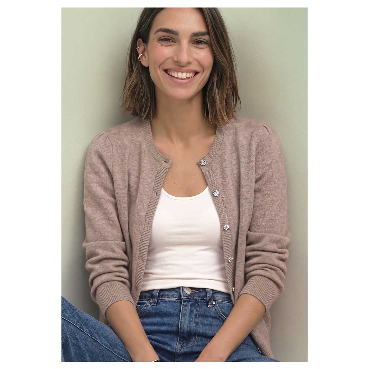 Damen Strickjacke Cosy Roundneck Cardigan von Street One in Beige meliert, Vorderansicht am Model