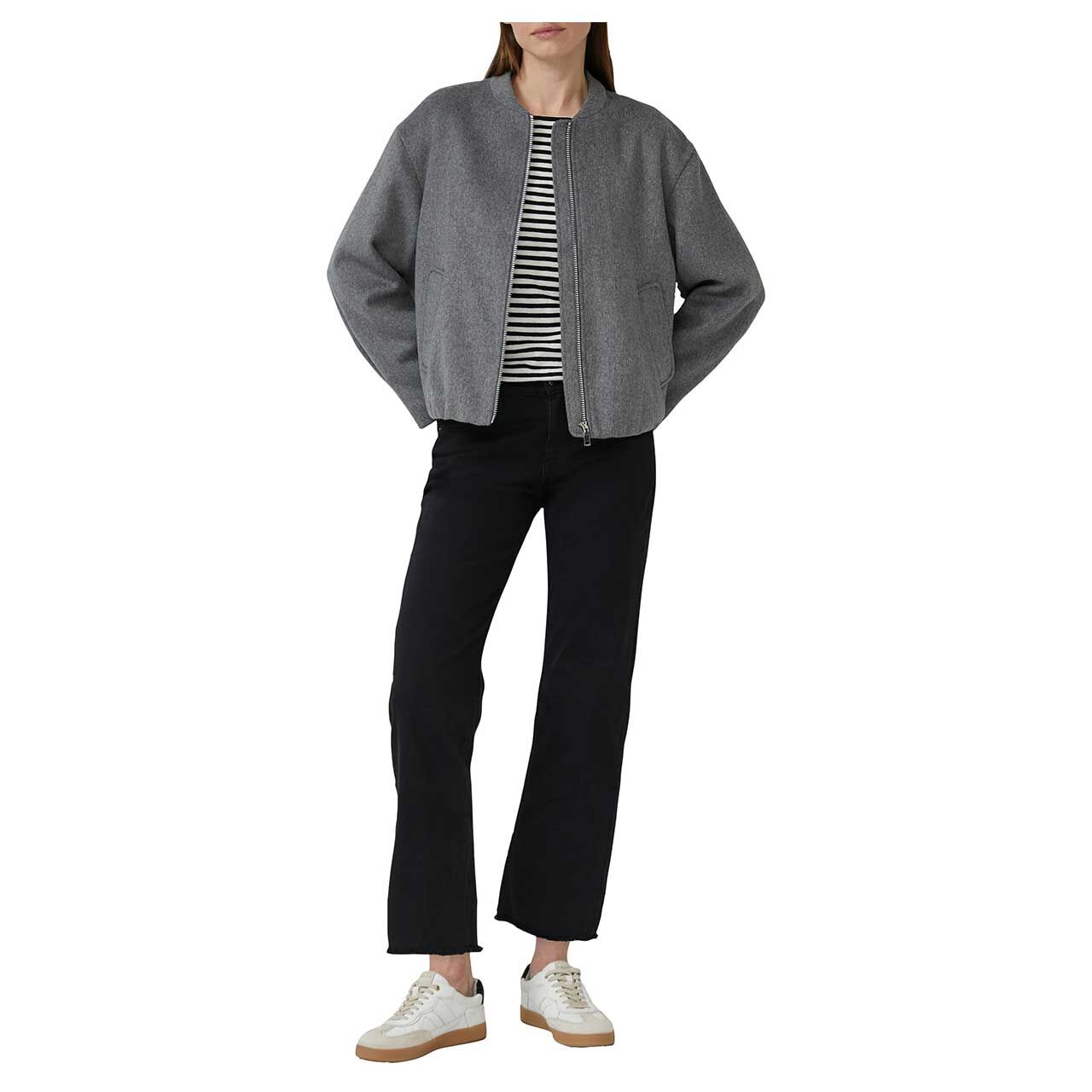 Damen Langarm Shirt von s.Oliver in Schwarz gestreift, Vorderansicht mit Model