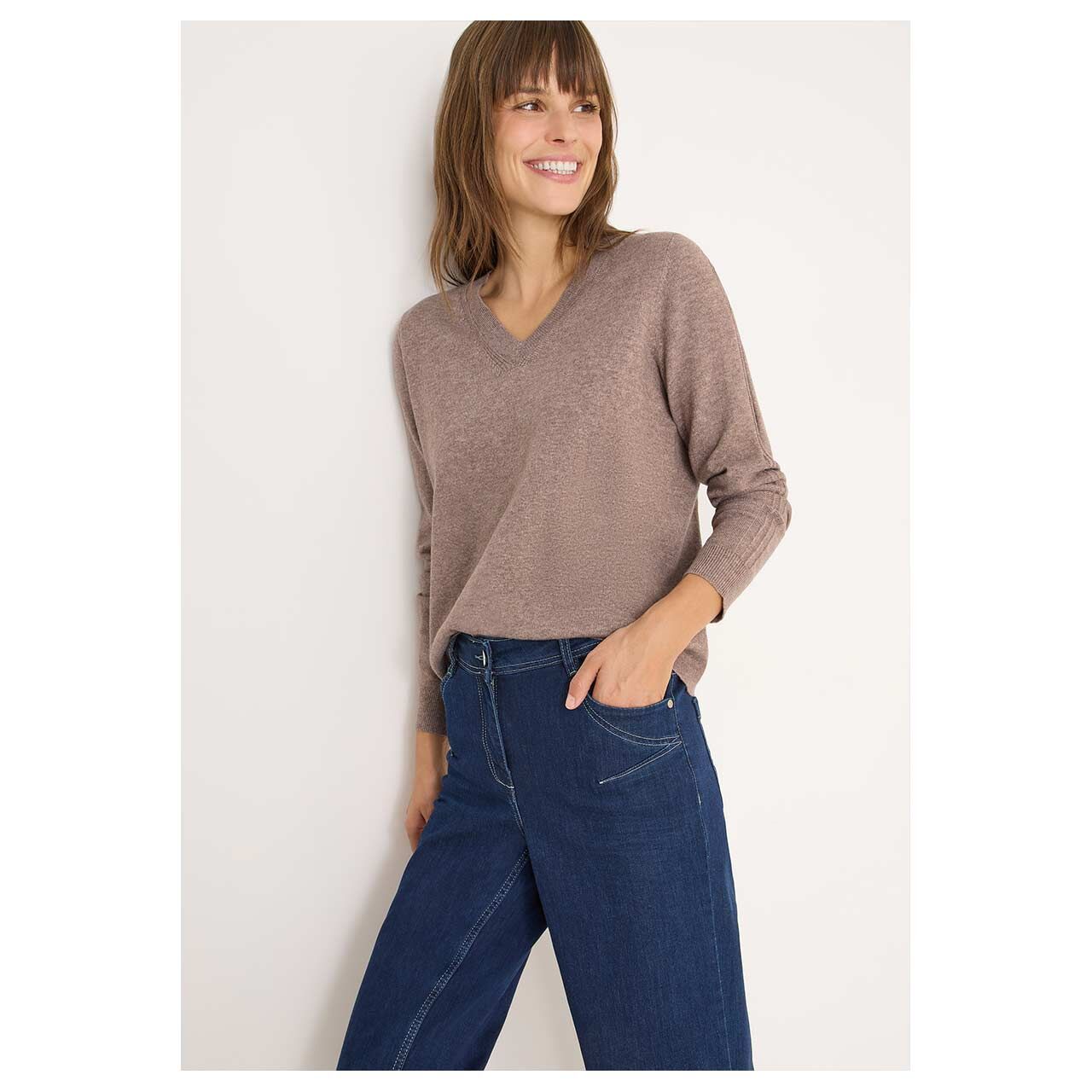 Damen Pullover Cosy Short V-Neck von Cecil in Braun meliert, Vorderansicht am Model
