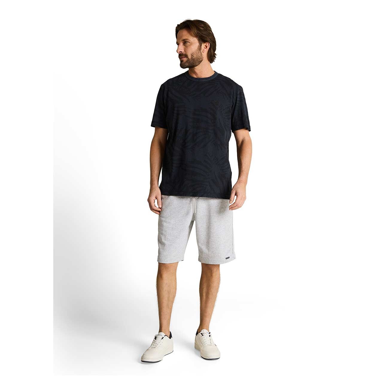 Herren T-Shirt von Tom Tailor in Dunkelblau mit Print, Ganzkörperansicht am Model