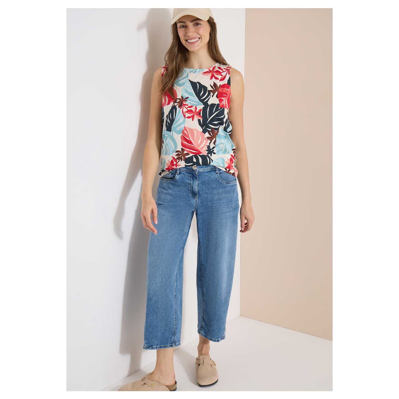 Damen Top Big Allover Print von Cecil in Hellbeige mit Print, Ganzkörperansicht am Model