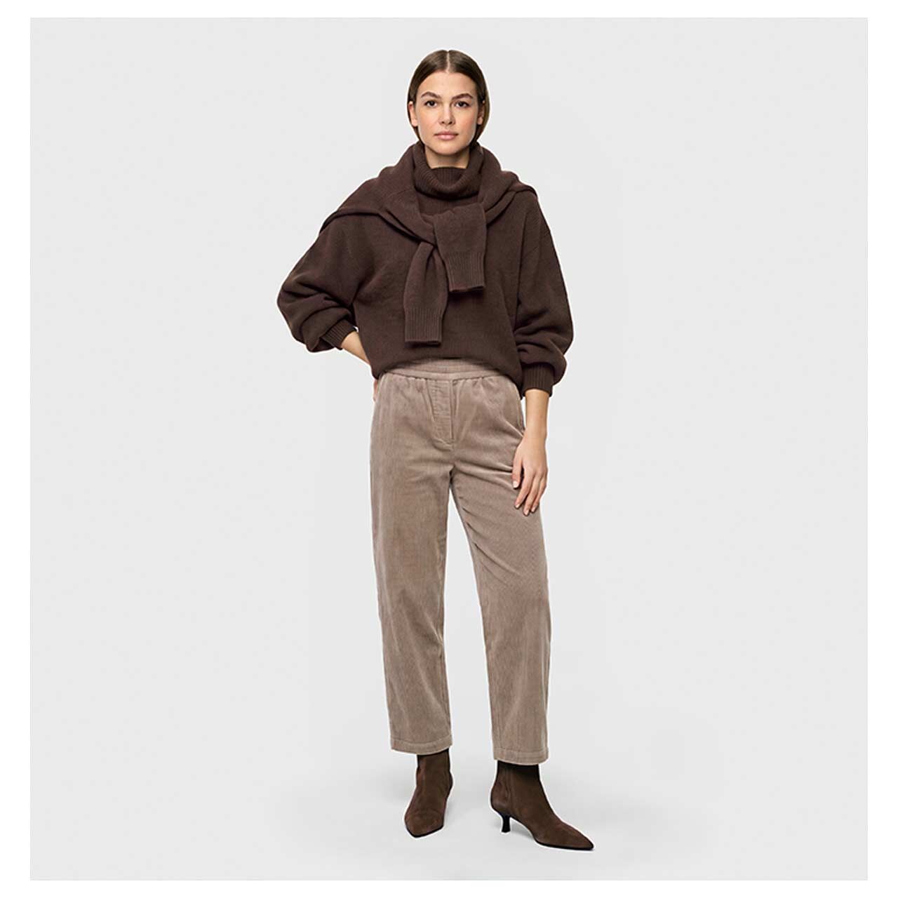 Damen 7/8 Cordhose Eva von MAC in Hellbraun, Ganzkörperansicht