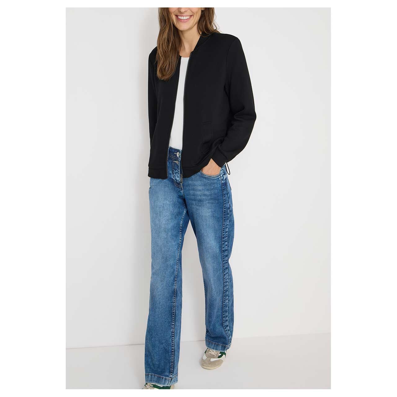 Damen Sweatjacke Soft Piqué von Cecil in Schwarz, Ganzkörperansicht am Model