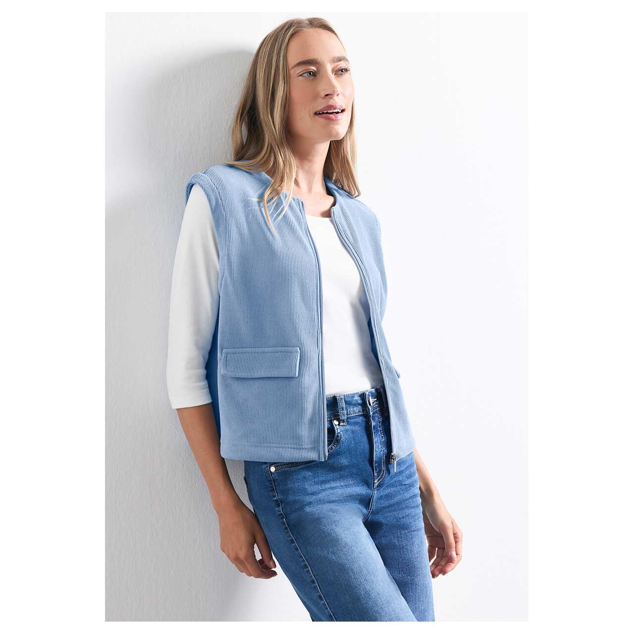 Damen Cord Weste Look Vest von Street One in Hellblau, Vorderansicht am Model