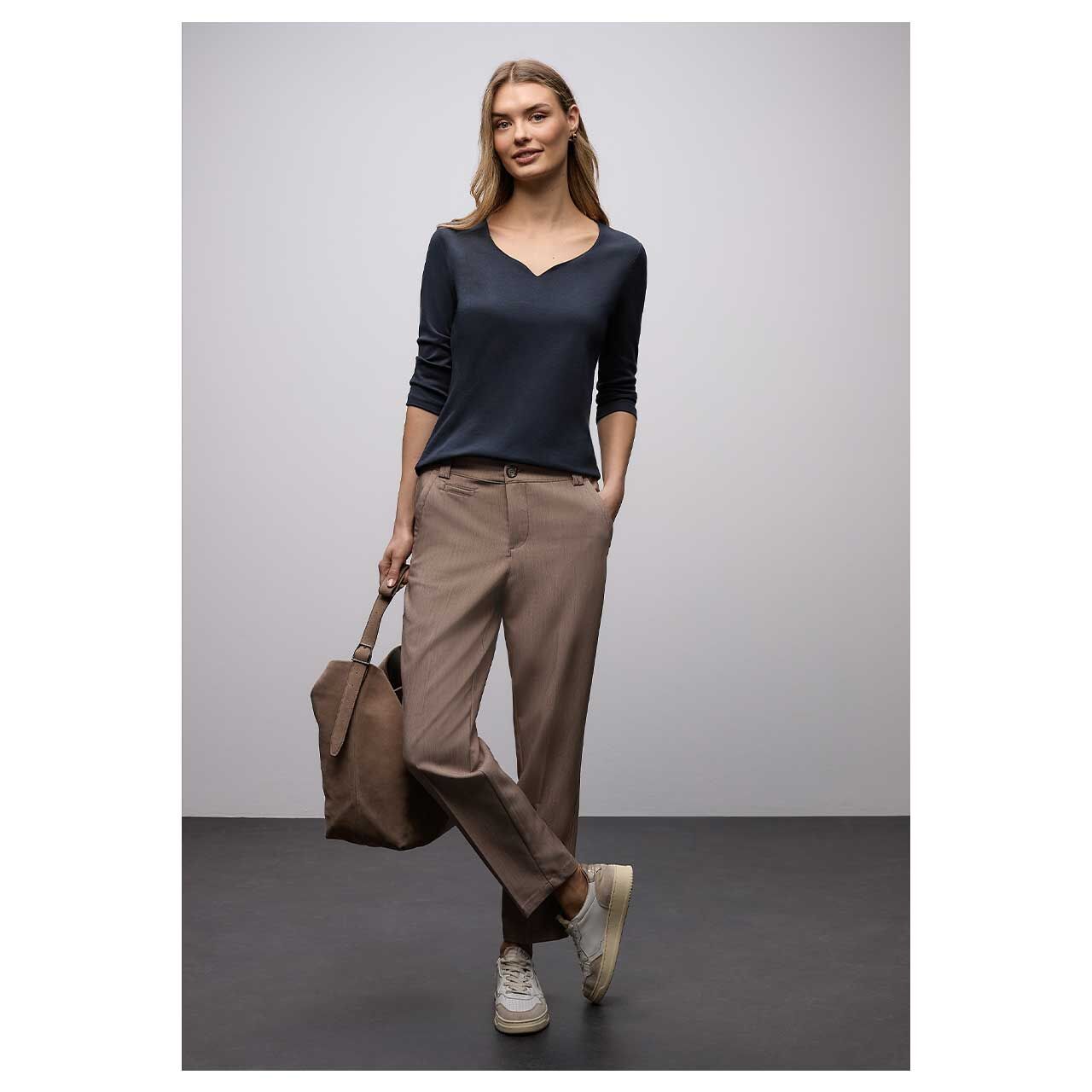 Damen 3/4 Arm Shirt von Street One in Dunkelblau, Ganzkörperansicht Model vorne