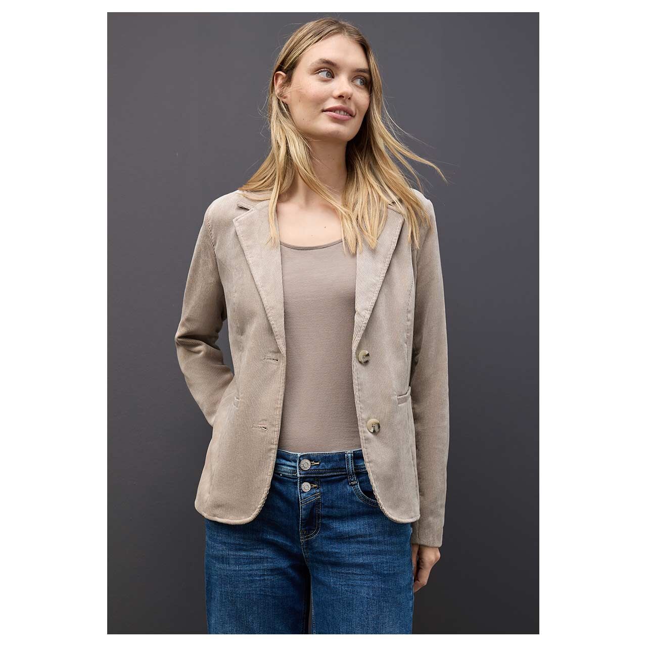 Damen Cord Blazer Corduroy von Street One in Beige, Vorderansicht am Model
