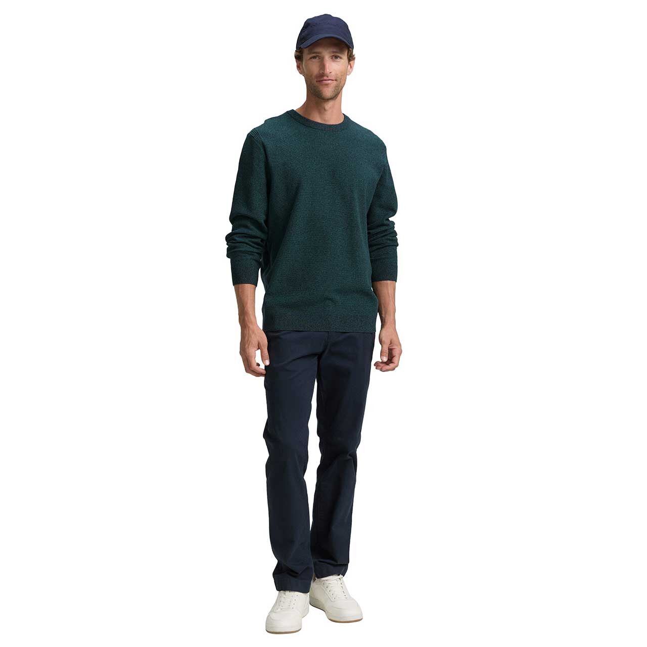 Herren Pullover Structured Crewneck Knit von Tom Tailor in Dunkelgrün meliert, Ganzkörperansicht am Model