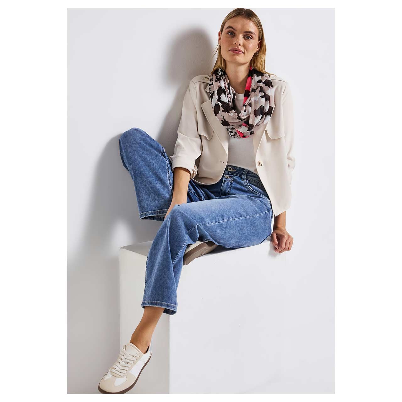 Damen Tuch Color Print Loop von Street One in Pink mit Print, Getragen am Model