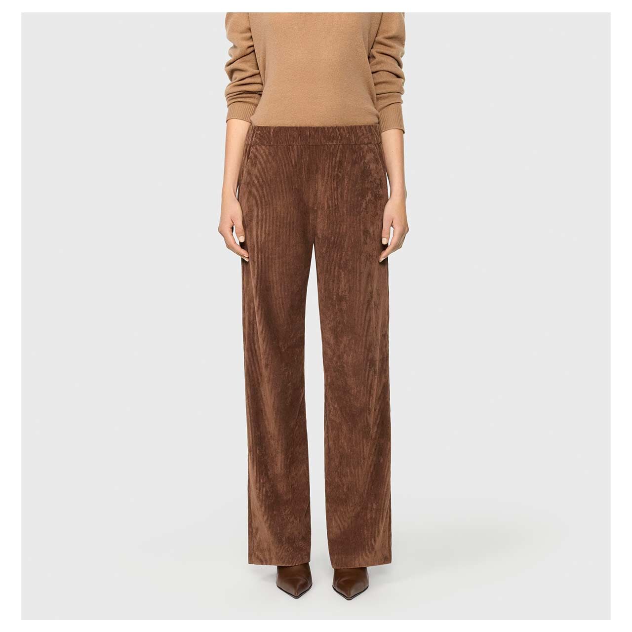 Damen Cordhose Chiara von MAC in Braun, Vorderansicht am Model