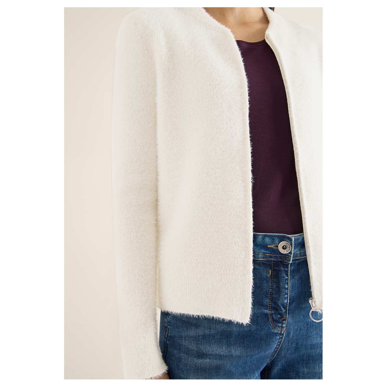 Damen Strickjacke Jacquard Zipper Cardigan von Cecil in Cremeweiß, Seitansicht am Model rechts