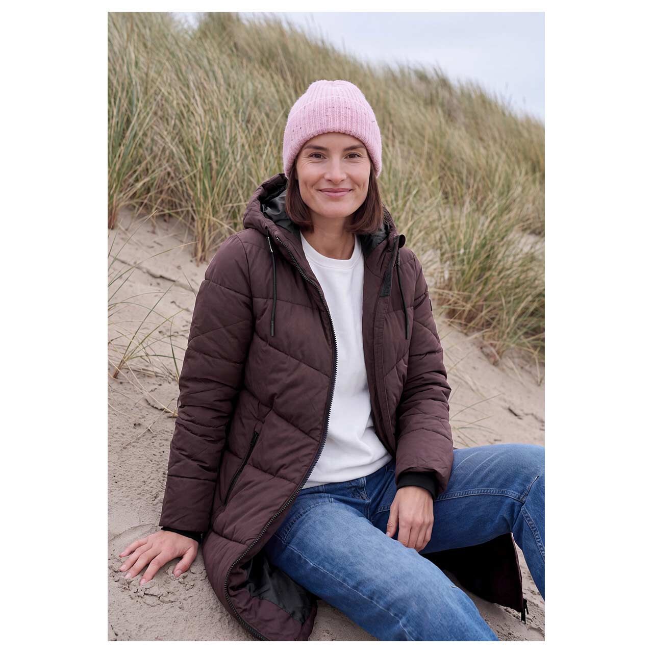 Damen Mantel Long Quilted von Cecil in Weinrot, detaillierte Vorderansicht am Model