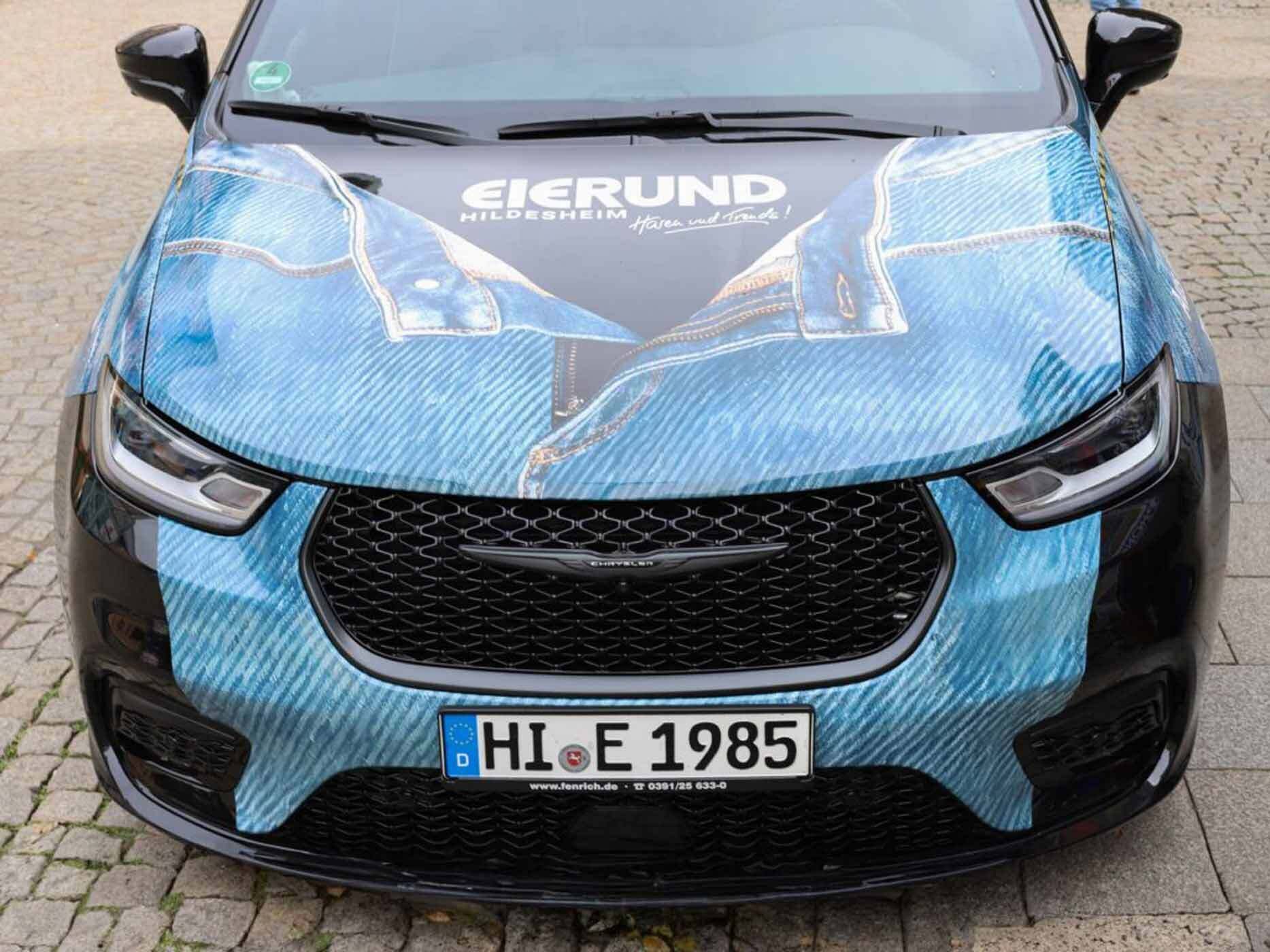 Das Eierund-Auto von vorne.