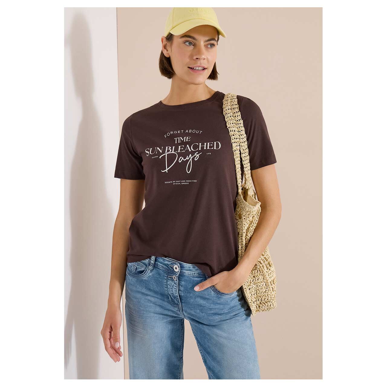 Damen T-Shirt Sun Bleached Days von Cecil in Dunkelbraun mit Print, detaillierte Vorderansicht am Model