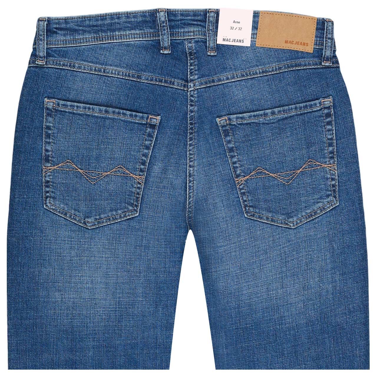 Stretch Herrenjeans Arne von MAC in Blau angewaschen, detaillierte Rückansicht