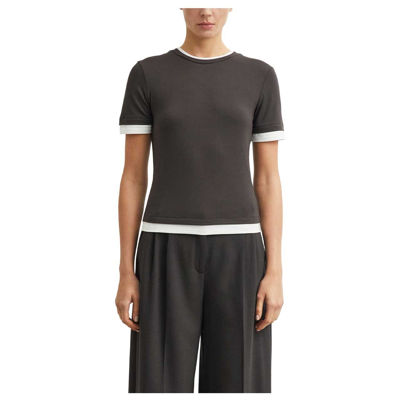 Damen T-Shirt von Comma in Dunkelbraun, Vorderansicht am Model