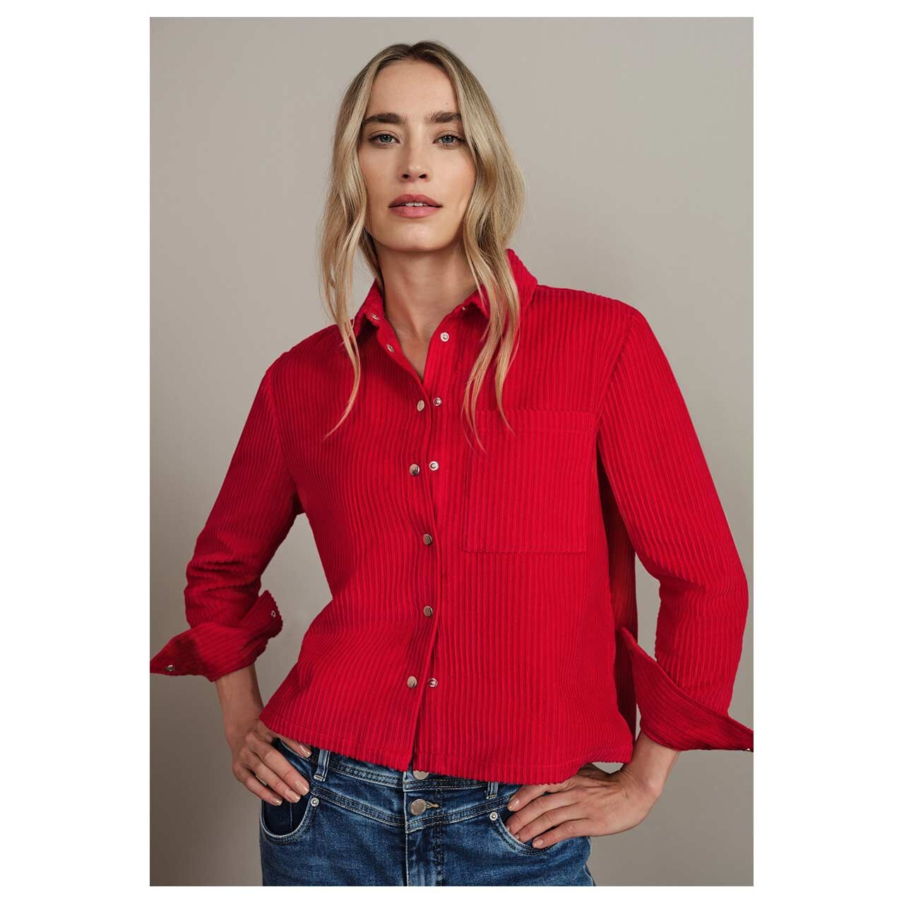 Damen Langarm Cord Bluse Corduroy Shirtcollar von Street One in Rot, Vorderansicht am Model