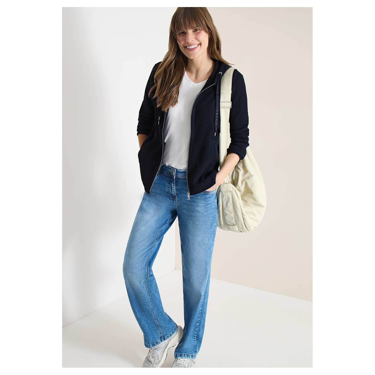 Damen Hoodie Shirtjacke von Cecil in Dunkelblau, Ganzkörperansicht Model