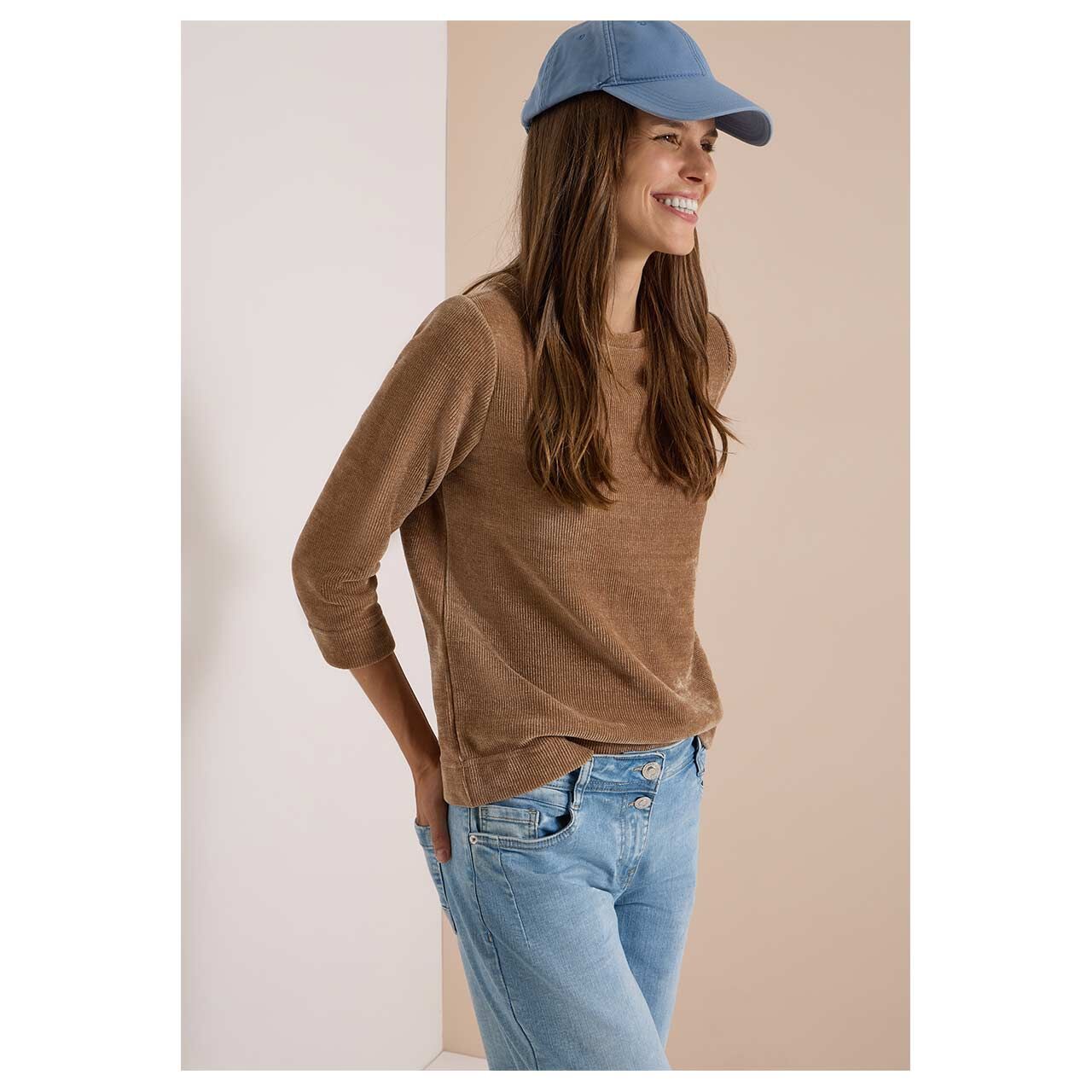 Damen 3/4 Arm Cord Shirt Soft von Cecil in Hellbraun, Detailansicht vorne am Model