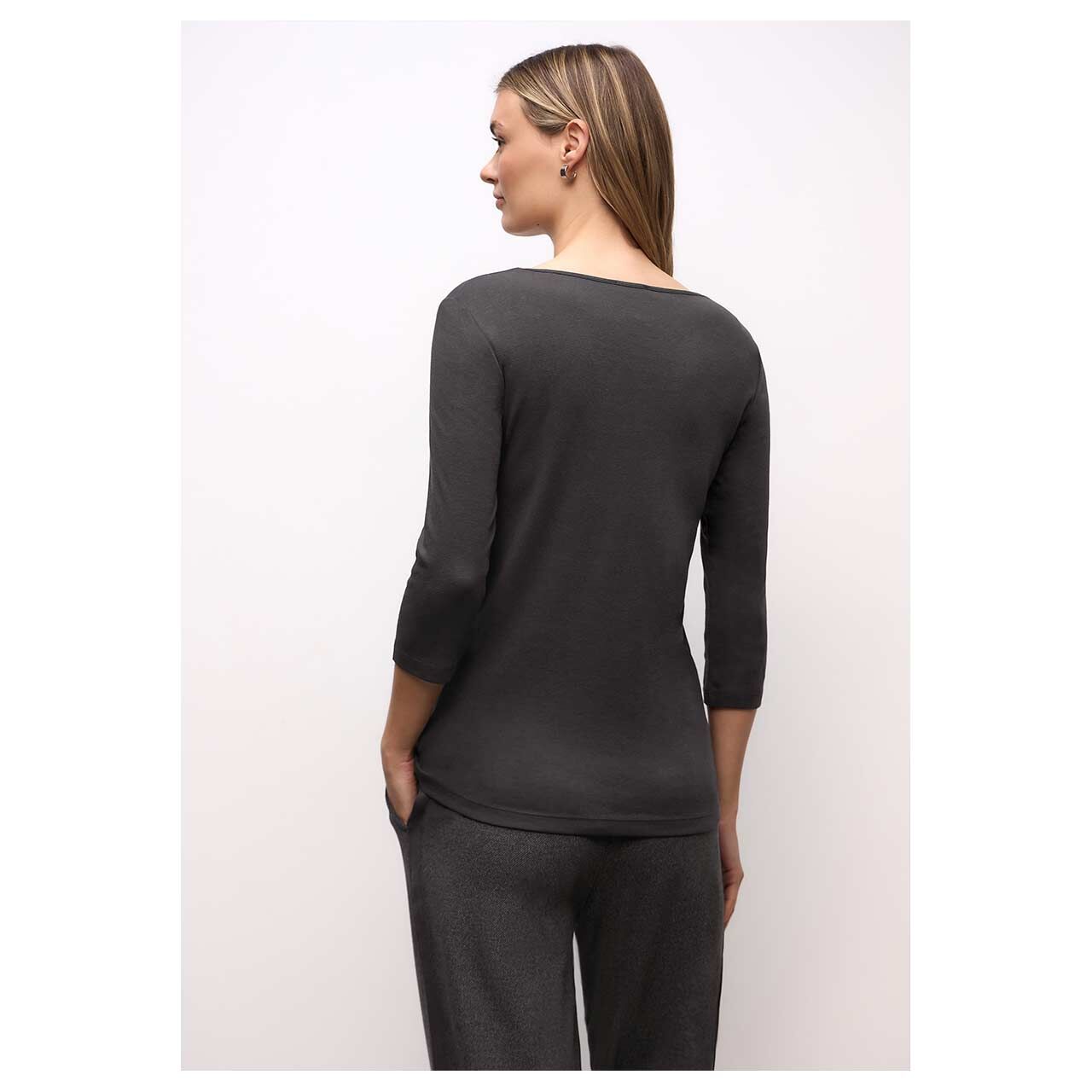 Damen 3/4 Arm Shirt Pania von Street One in Dunkelbraun, Rückansicht am Model