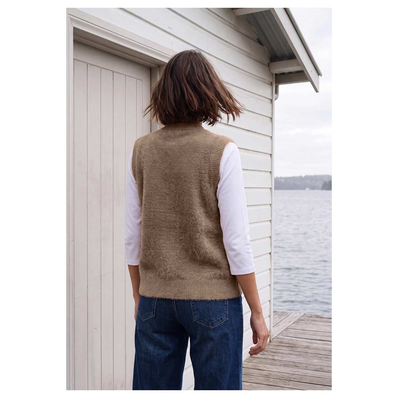 Damen Strickweste Open Feather Yarn Vest von Cecil in Hellbraun, Rückansicht am Model