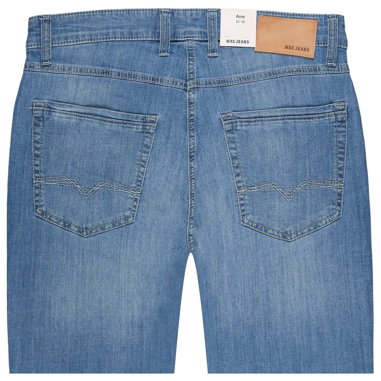 Stretch Herrenjeans Arne von MAC in Hellblau angewaschen, detaillierte Rückansicht