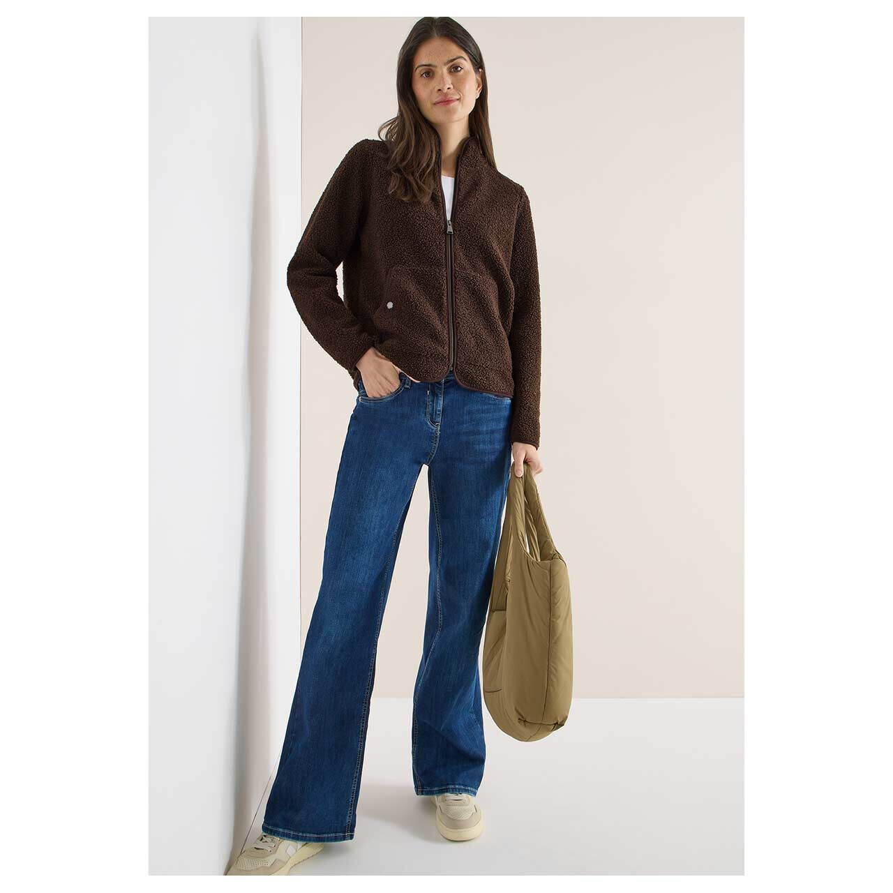 Damen Teddyjacke von Cecil in Dunkelbraun, Ganzkörperansicht am Model