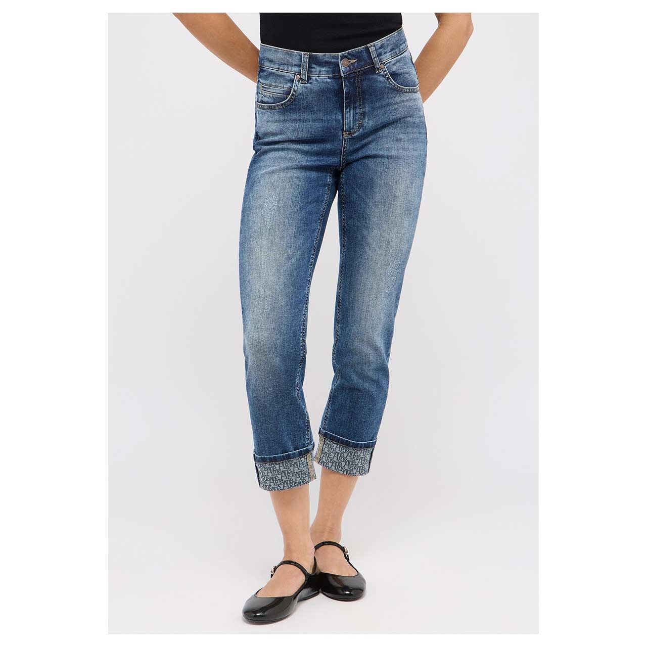 Damen 7/8 Jeans Cici Crop Font von Angels in Blau angewaschen mit Destroyed-Effekten, Vorderansicht am Model