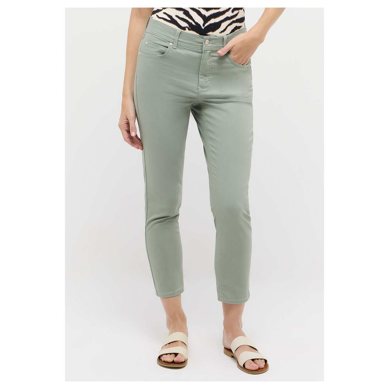 Damen 7/8 Jeans Ornella von Angels in Jadegrün, Vorderansicht am Modell