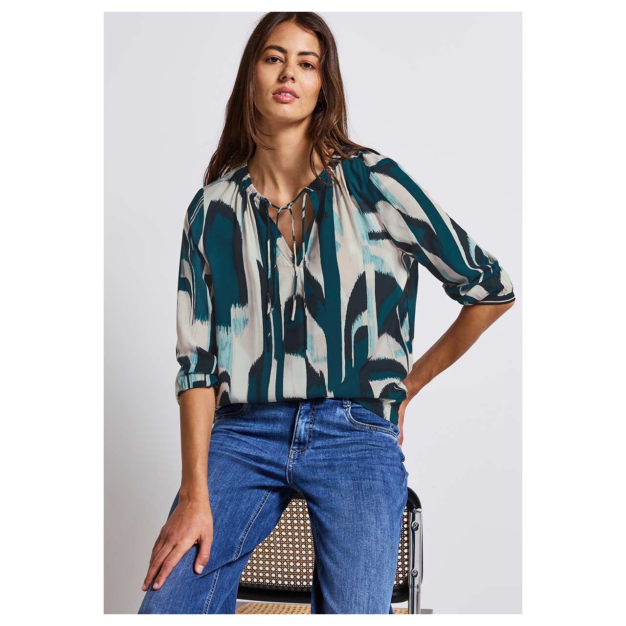 Damen 3/4 Arm Bluse Tunic with Tape von Street One in Petrol mit Print, Vorderansicht am Model