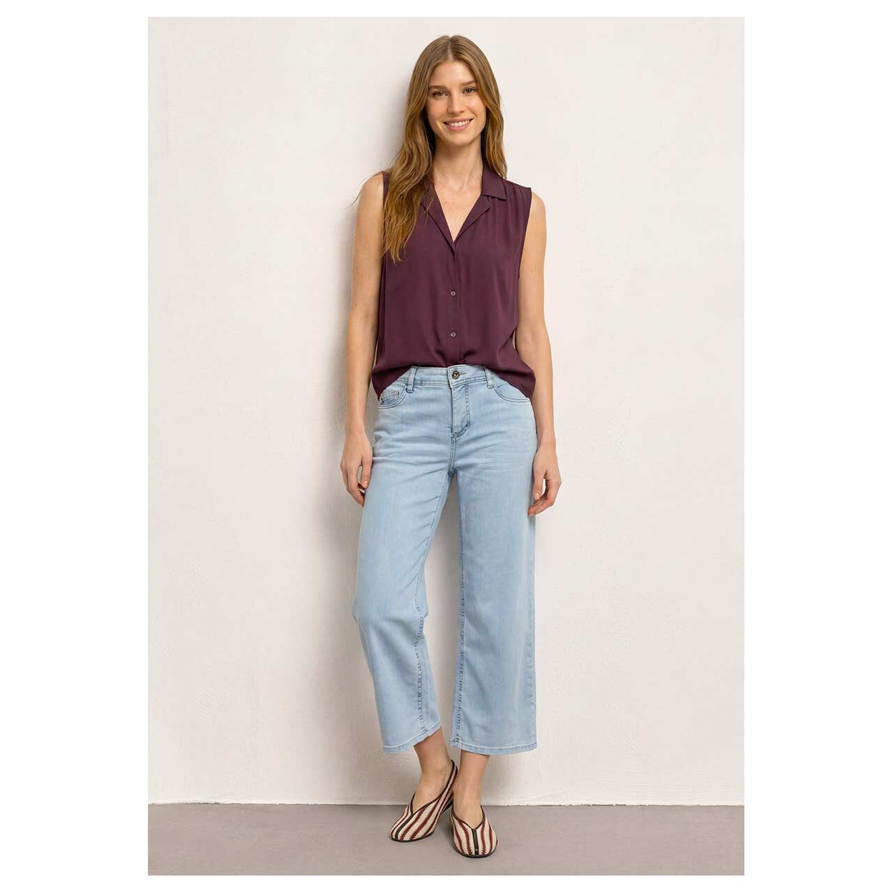 Damen Blusen Top Bowling Collar von Street One in Lila, Ganzkörperansicht am Model