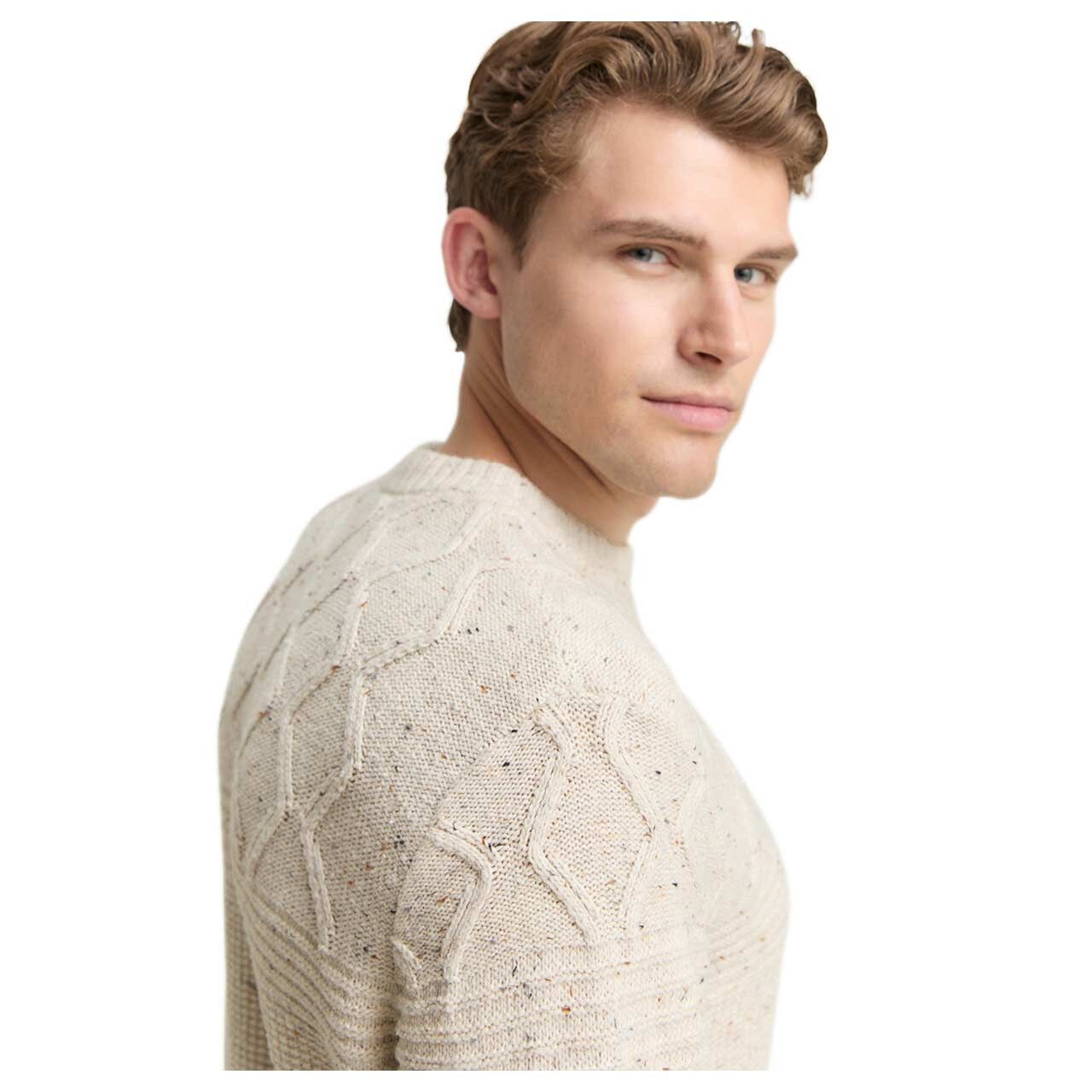 Herren Pullover Cable Knit von Tom Tailor in Cremeweiß meliert, Detailansicht am Model