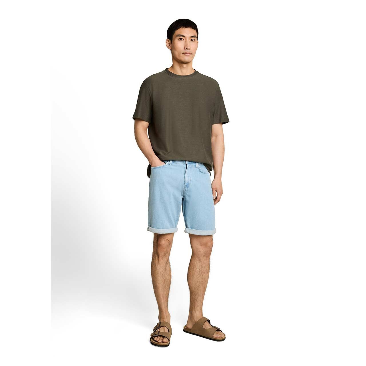 Herren T-Shirt von Tom Tailor in Dunkelgrün, Ganzkörperansicht am Model