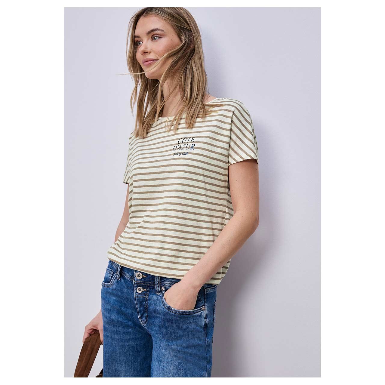 Damen T-Shirt Striped Chest Print von Street One in Beige gestreift, Vorderansicht am Model
