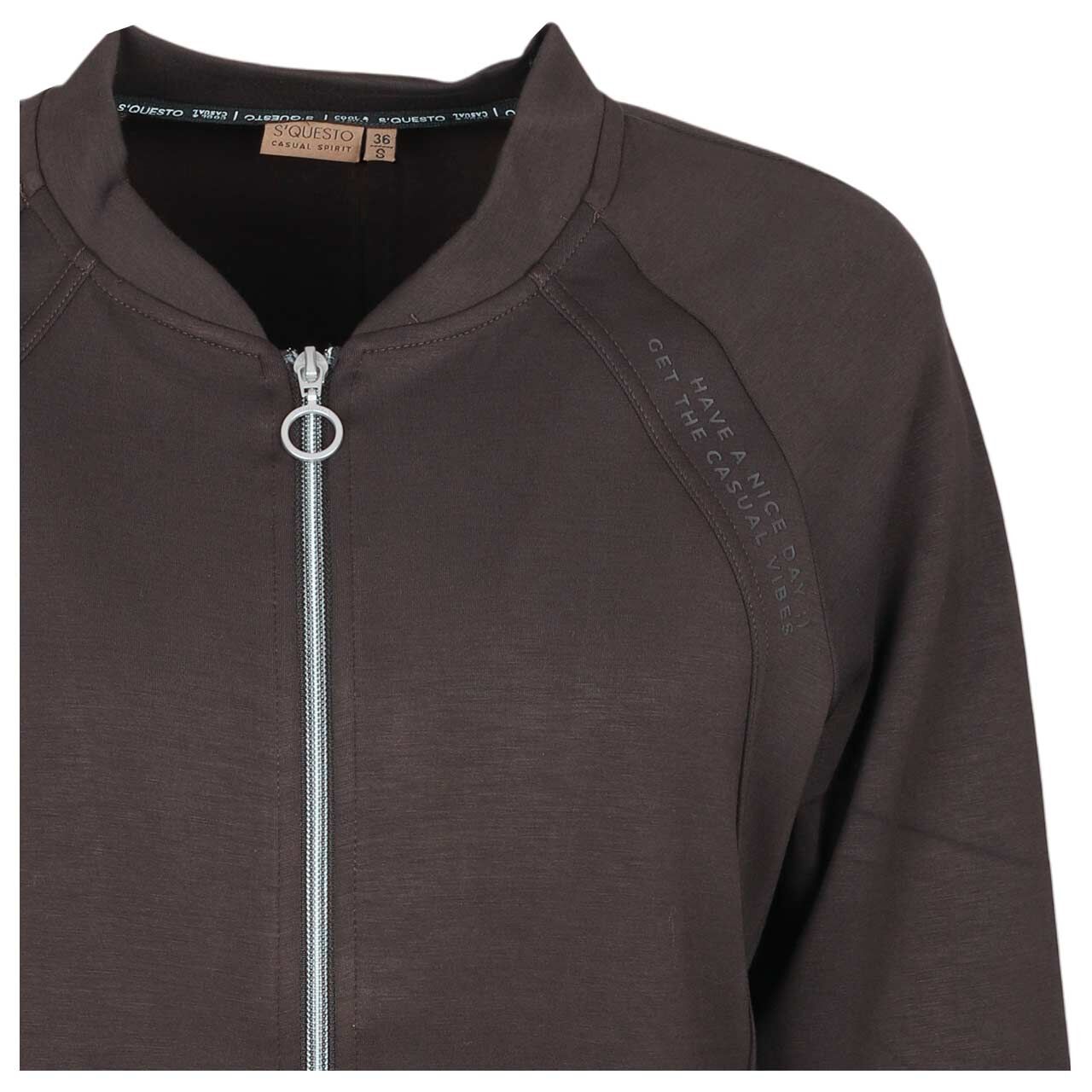 Damen Sweatjacke von Soquesto in Dunkelbraun, detaillierte Vorderansicht