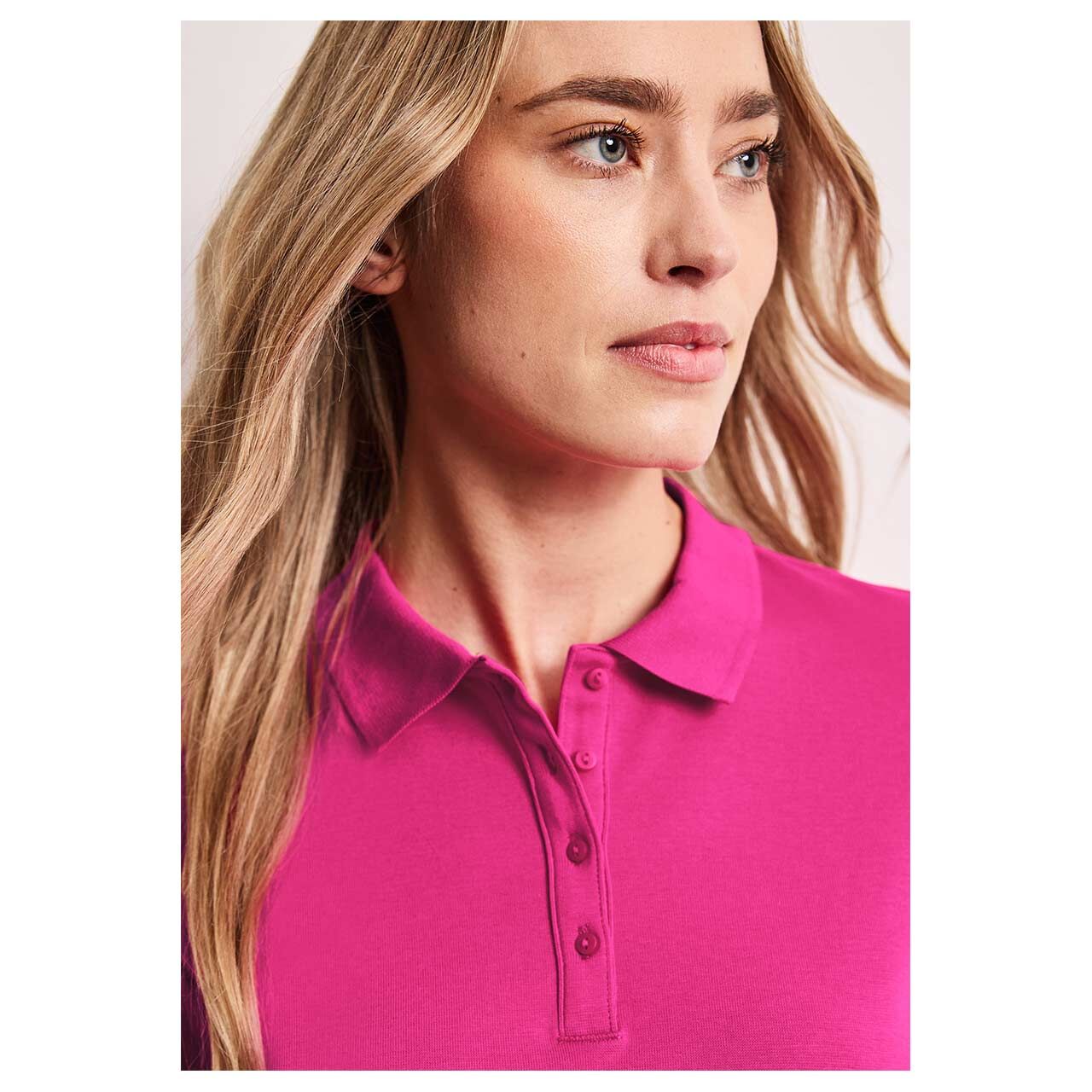Damen T-Shirt Rib Polo von Street One in Pink, detaillierte Vorderansicht am Model