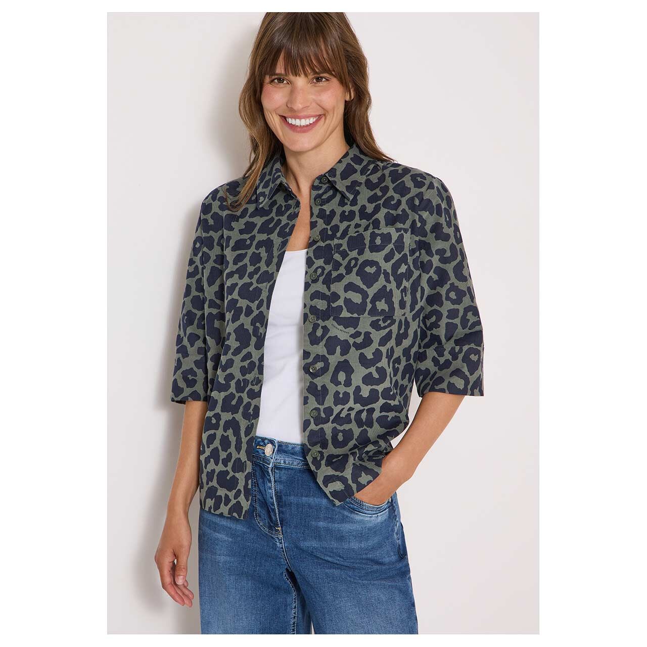 Damen Kurzarm Cord Bluse Corduroy von Cecil in Olivgrün mit Print, Vorderansicht am Model