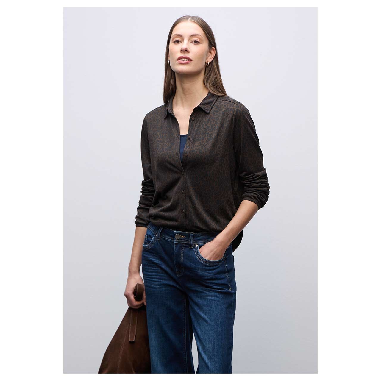 Damen Langarm Bluse Printed Jersey von Street One in Dunkelbraun mit Print, Vorderansicht am Model
