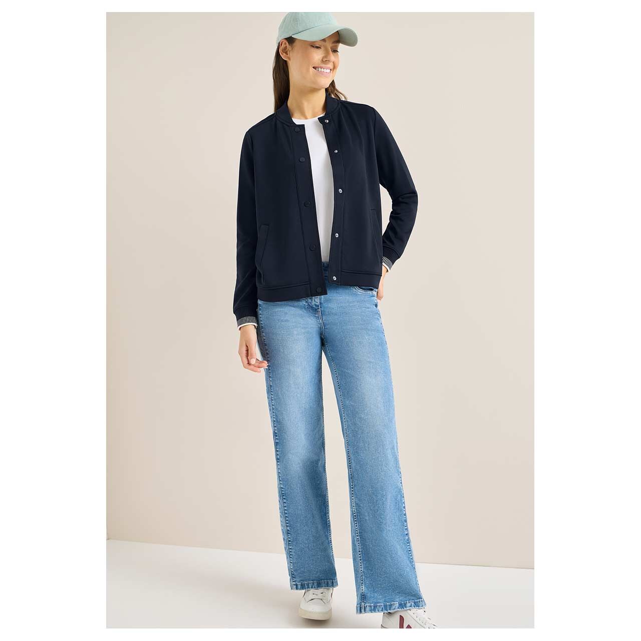 Damen Jacke College Blouson von Cecil in Dunkelblau, Ganzkörperansicht am Model