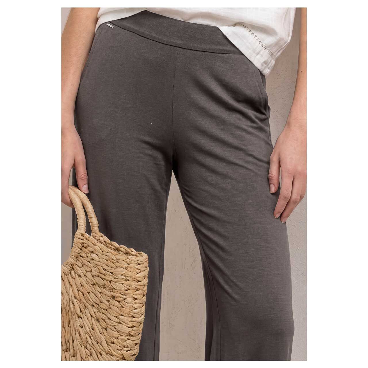 Stretch Damen 7/8 Hose Emee Wide Leg von Street One in Dunkelbraun, Vorderansicht am Modell