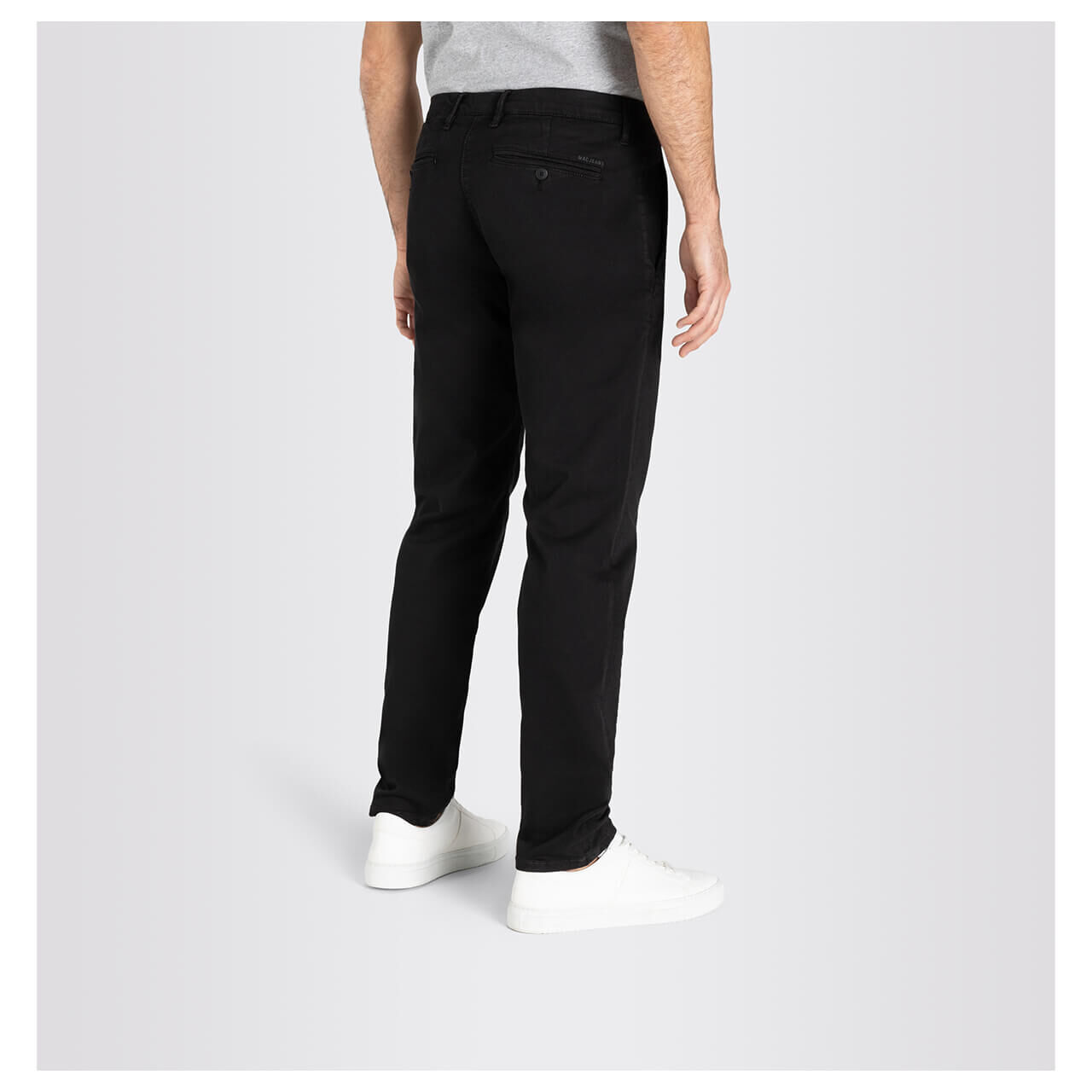 Herren Chino Baumwollhose Flexx Driver Pants von MAC in Schwarz, Rückansicht am Modell