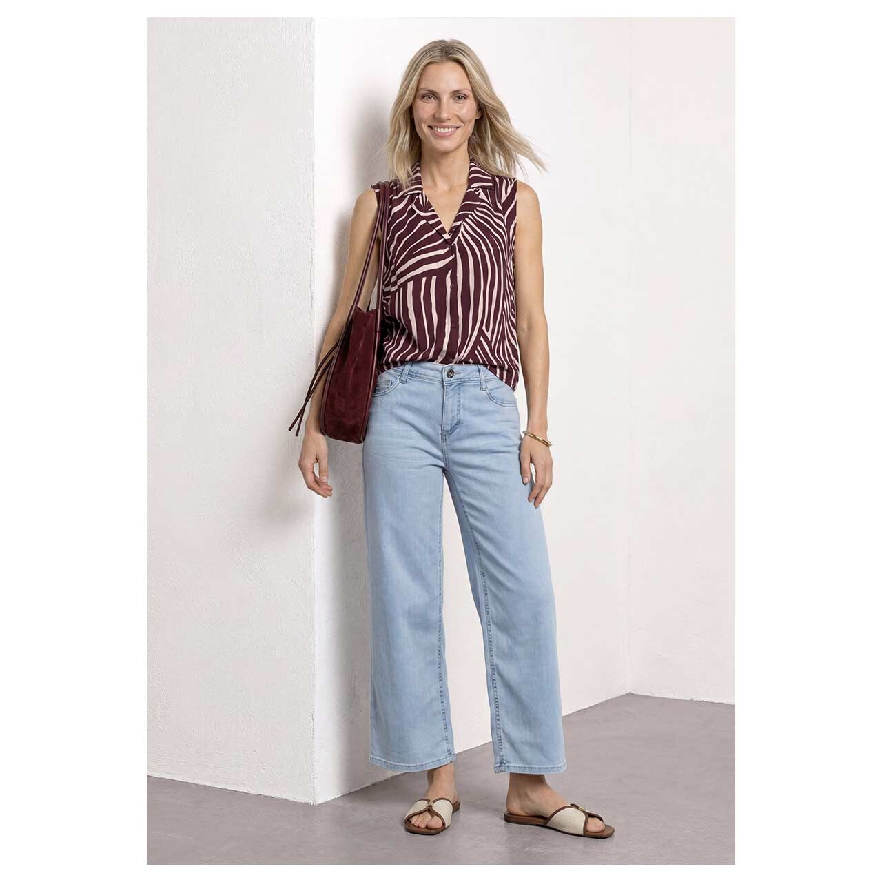 Damen Blusen Top Bowling Collar von Street One in Lila mit Print, Ganzkörperansicht am Model