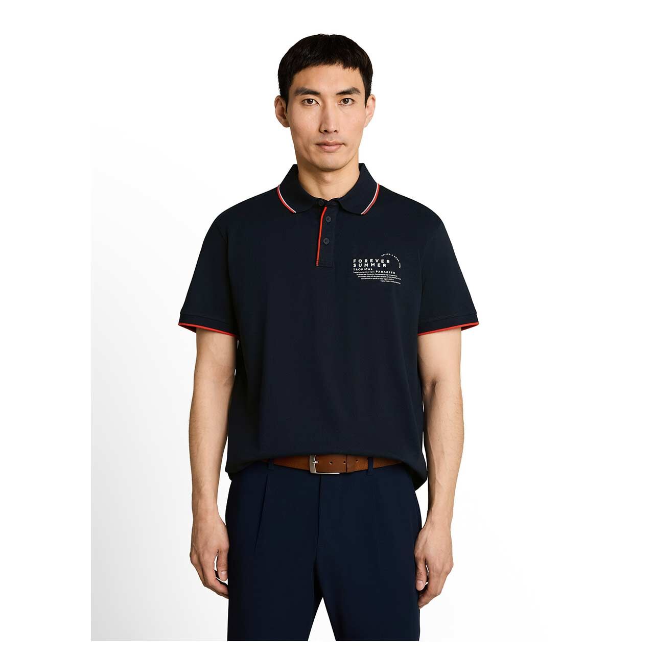 Herren Poloshirt von Tom Tailor in Dunkelblau mit Print, Vorderansicht am Model