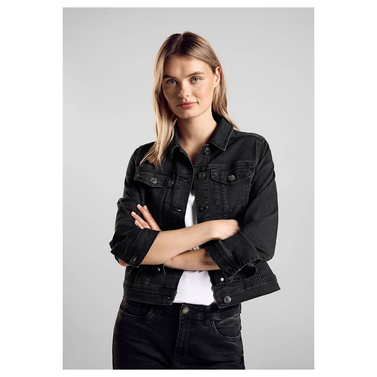 Schwarze Jeansjacke Jeansjacke Outfit Street One Jeansjacke